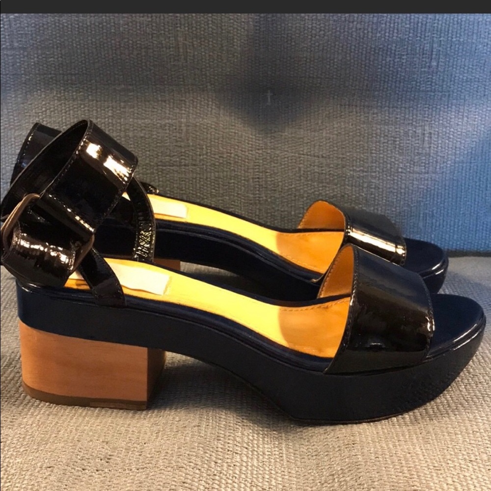 Unique Lanvin two-toned sandals